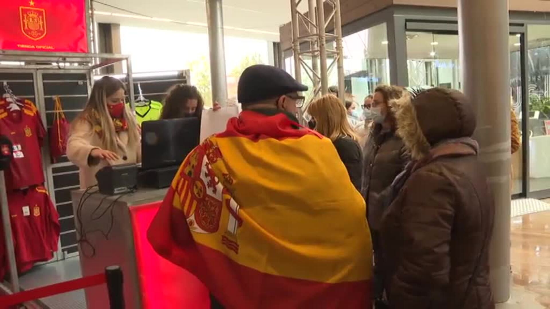 Ambientazo en Barcelona con la vuelta de la selección 18 años después