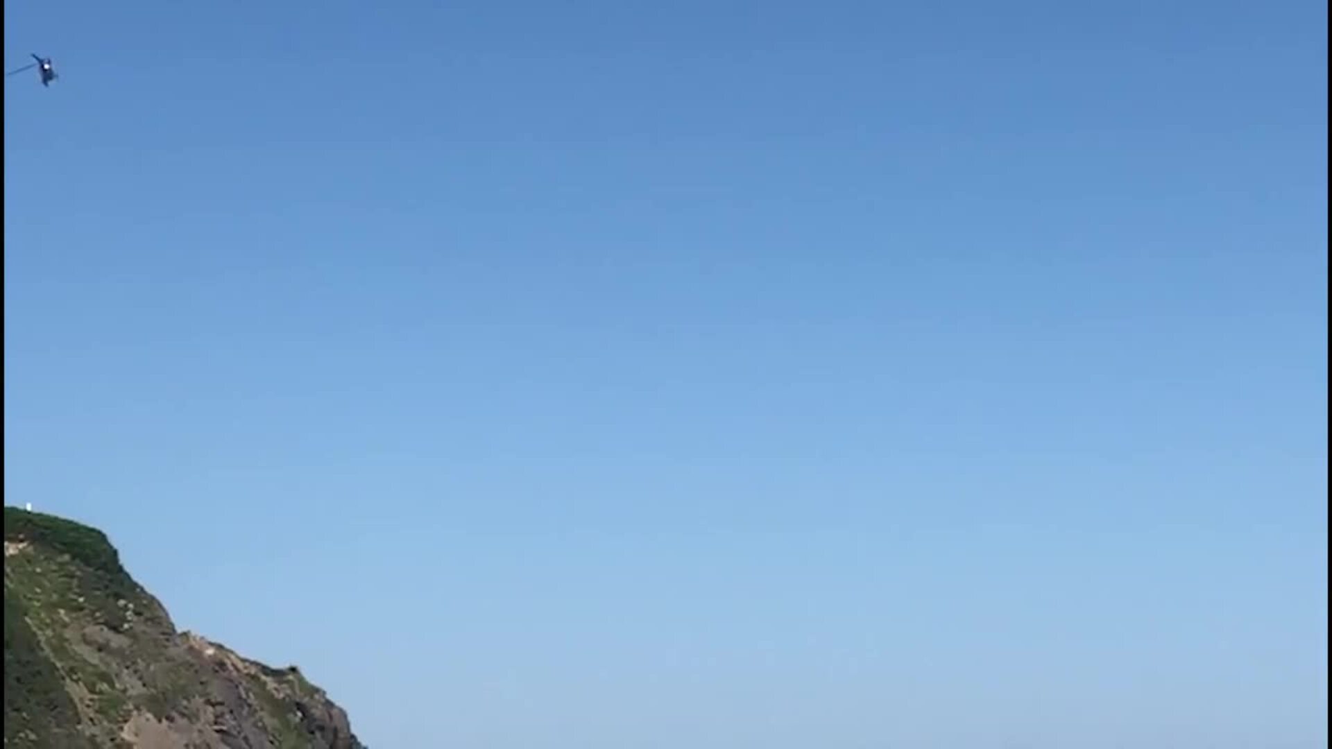 Vecinos de Bizkaia disfrutan de la playa de Bakio