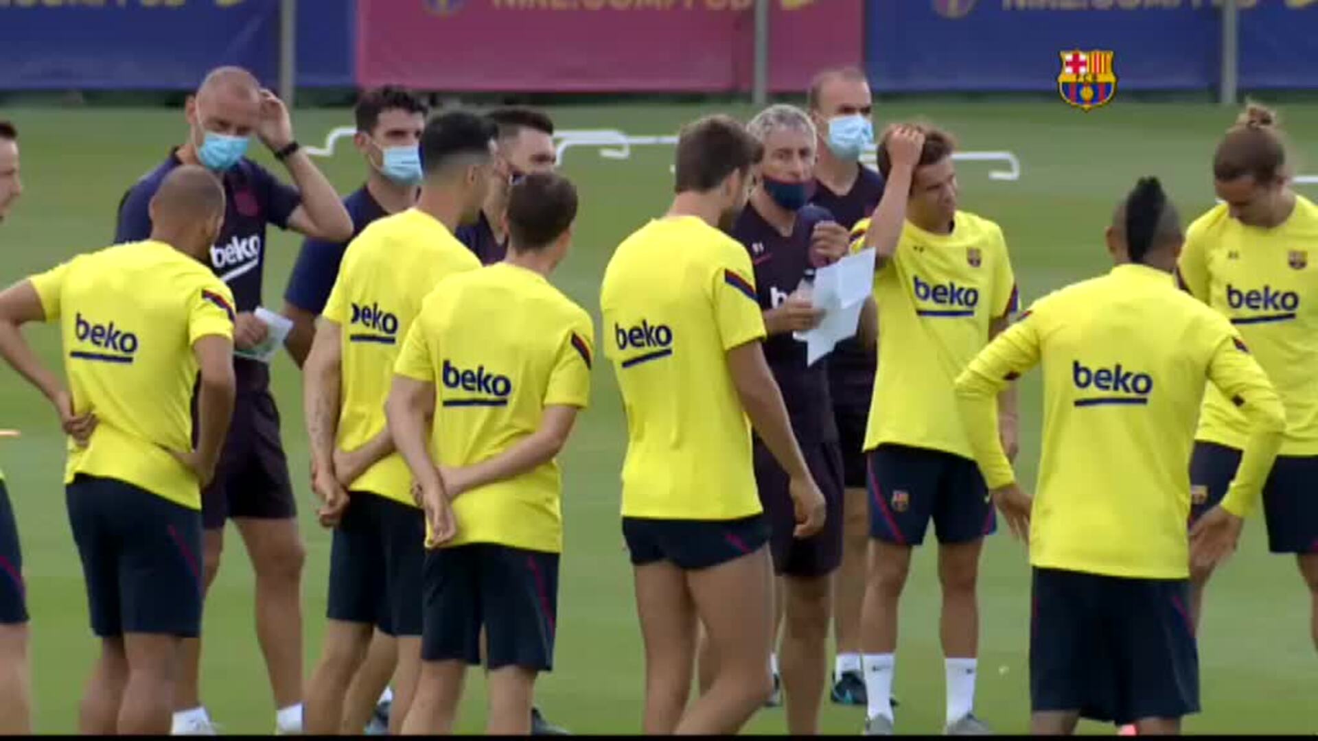 Setién da la cara en un momento muy delicado en el Barça