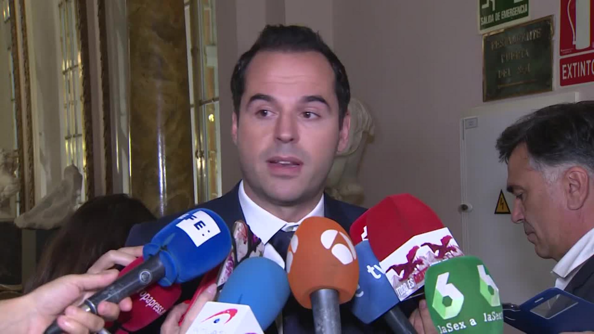 Aguado señala a Móstoles como &quot;capital del enchufe&quot;