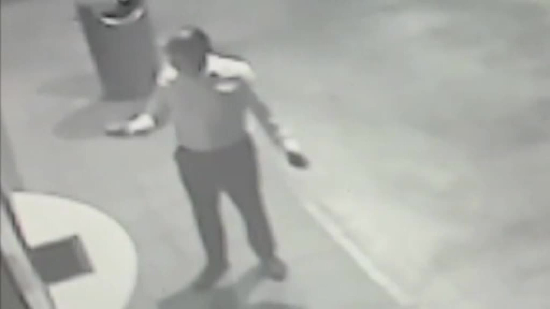 Roban un coche en una gasolinera mientras el dueño pagaba el repostaje