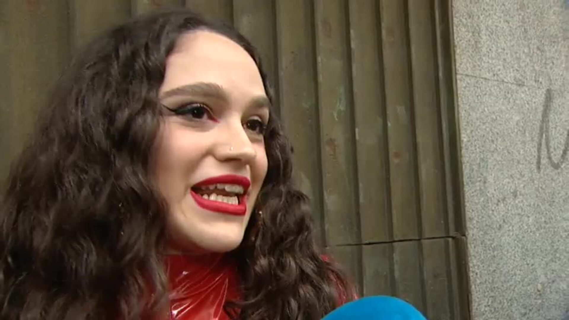 Rosalía desata la locura en el centro de Madrid