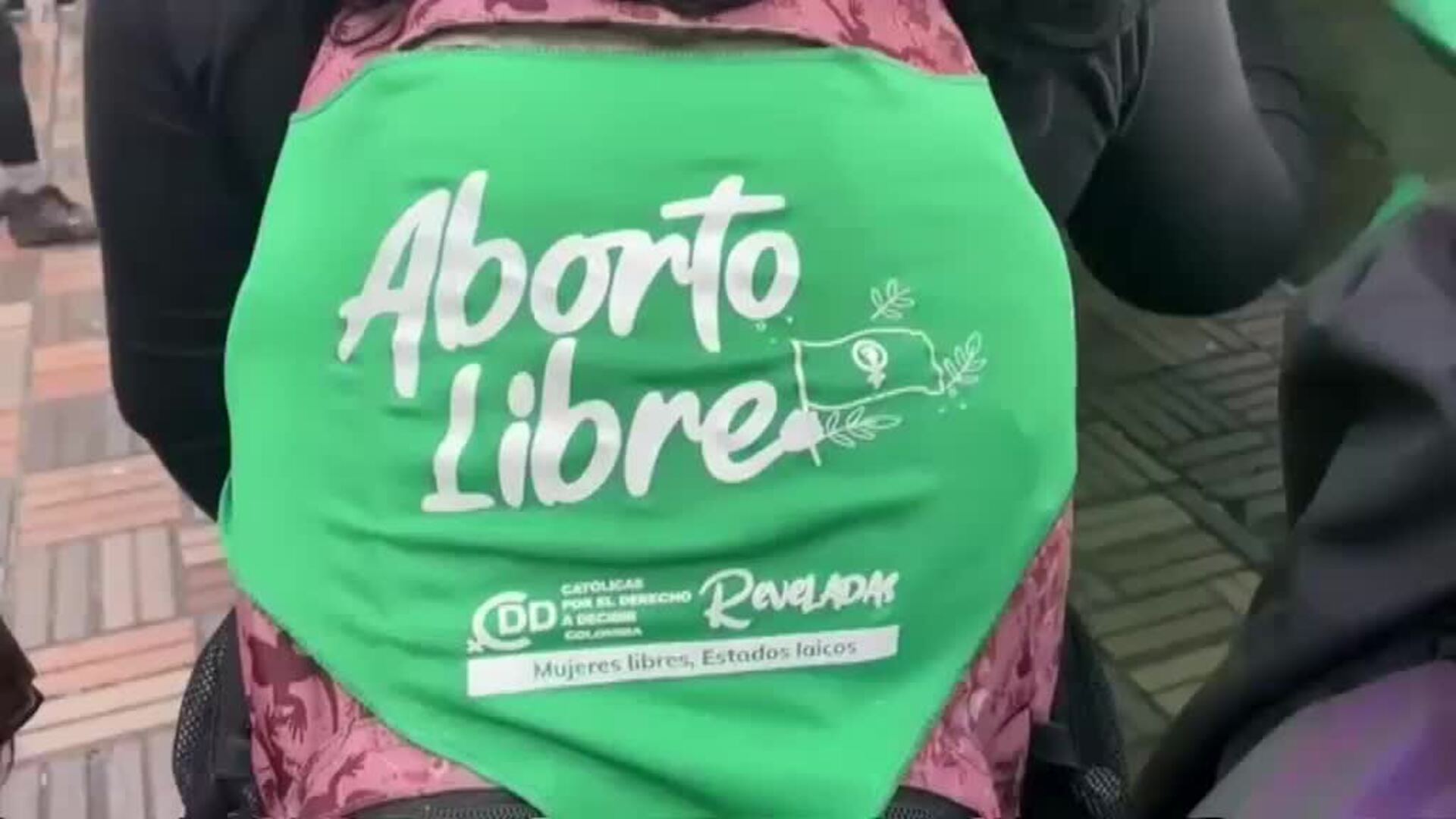 Miles de mujeres se manifiestan a favor del aborto legal