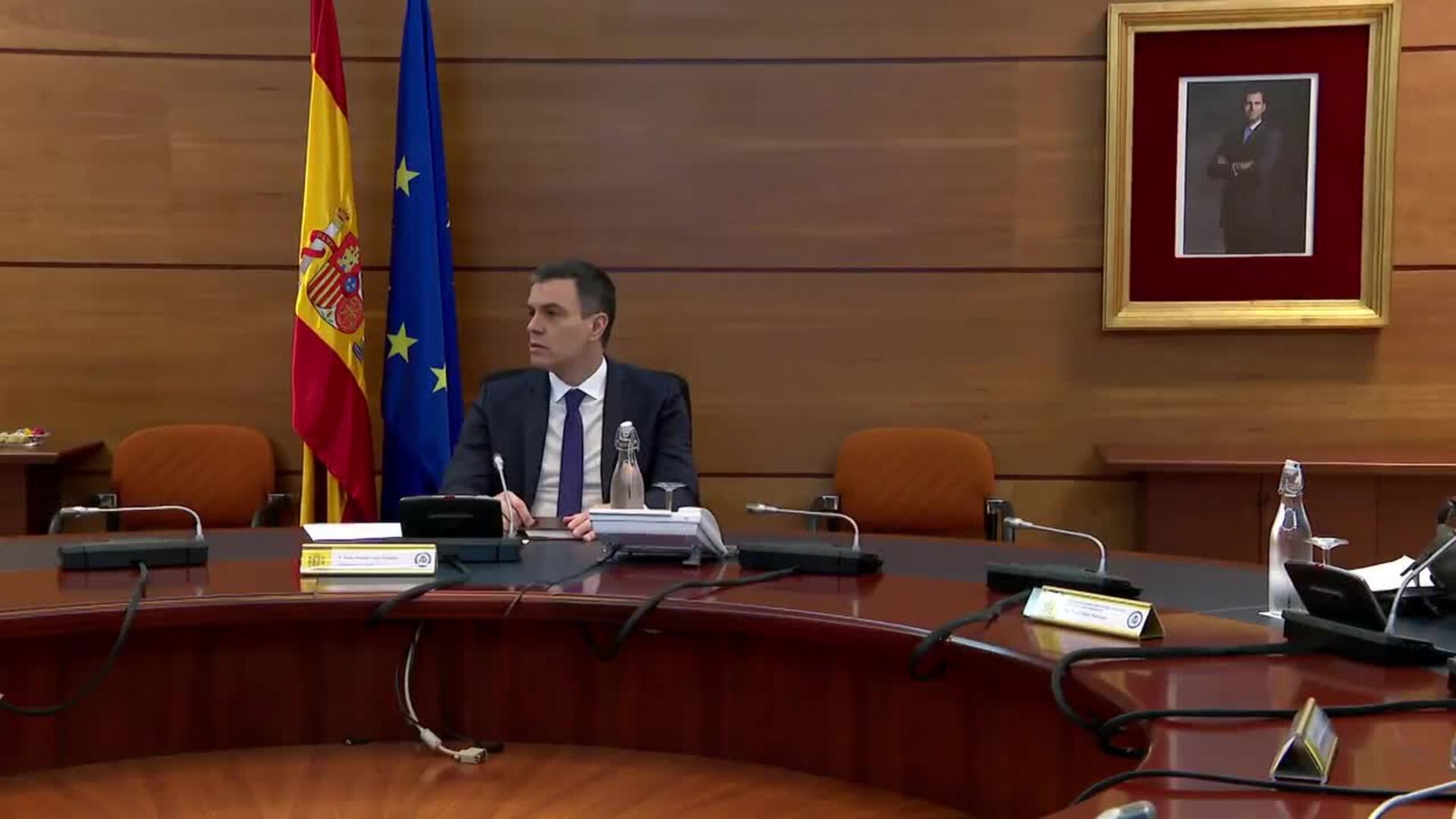 Sánchez preside la reunión del Consejo de Ministros extraordinario