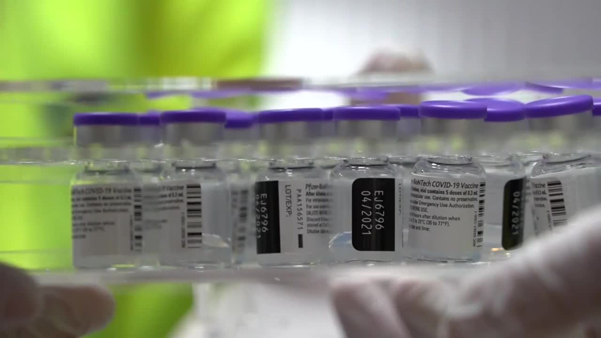 Josefa, de 83 años, primera persona en ponerse la vacuna en la Región de Murcia