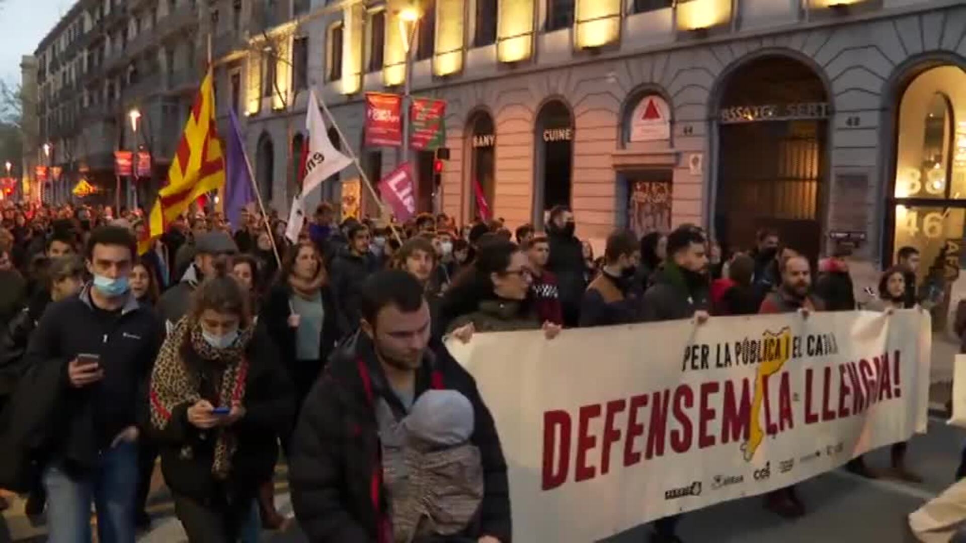 Unas 500 personas salen a la calle en Barcelona contra el 25 por ciento de la educación en castellano
