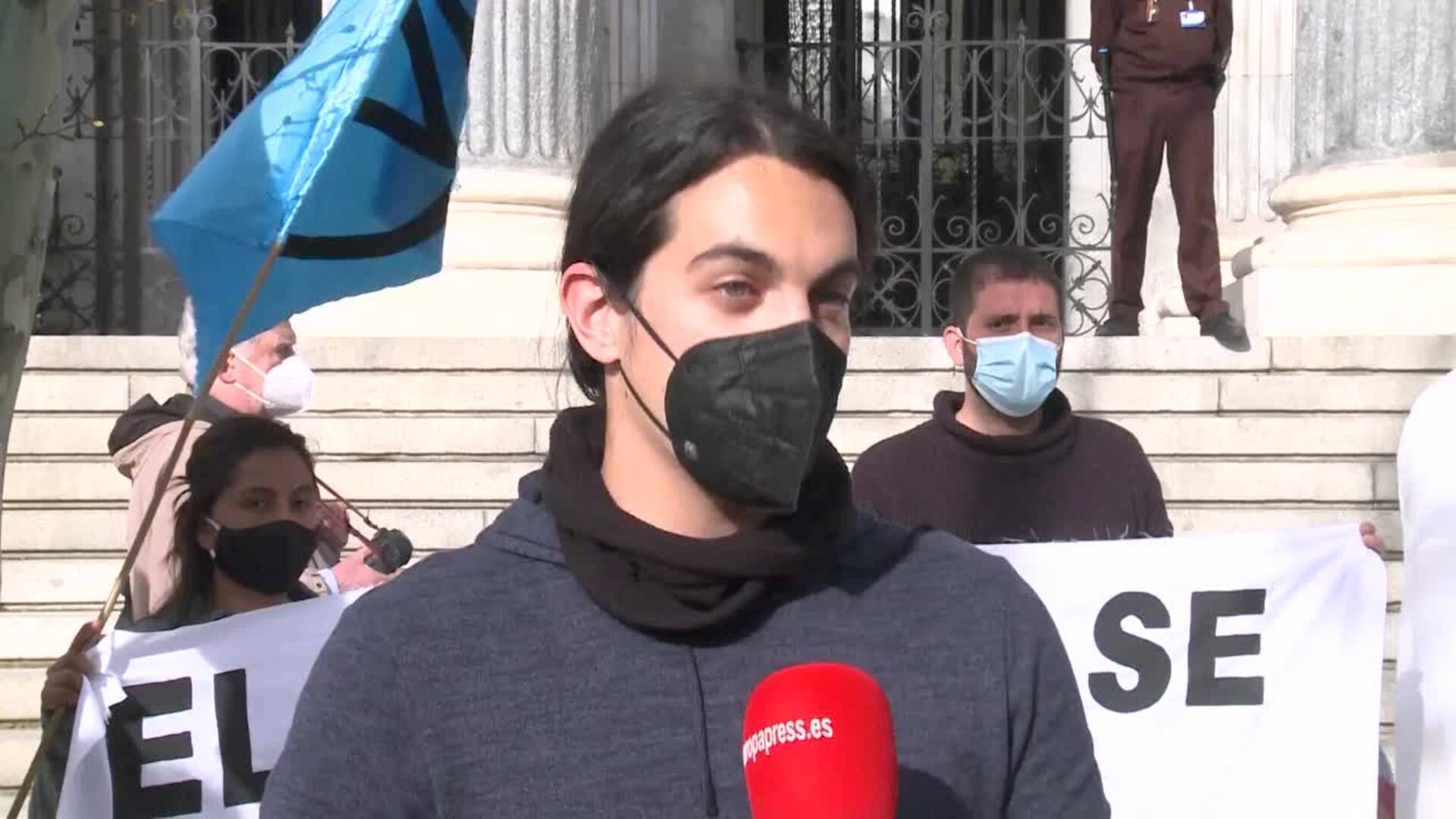 Extinction Rebellion y Amigos de la Tierra denuncian la mercantilización del agua