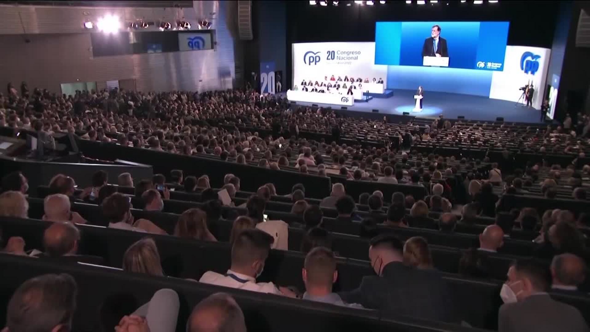 Rajoy pide &quot;unidad&quot; al PP en torno a Feijóo y valora la &quot;entrega&quot; de Casado