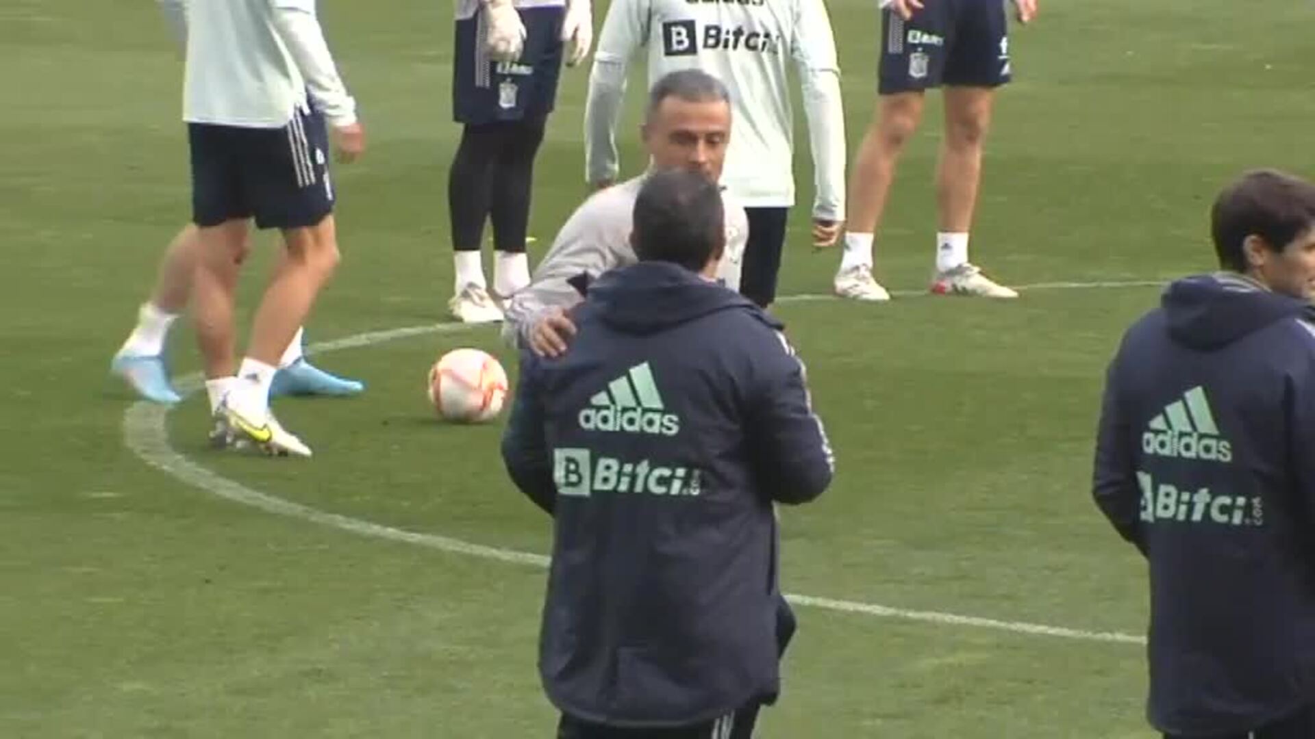 La selección toma contacto con el césped de Riazor la víspera del amistoso ante Islandia