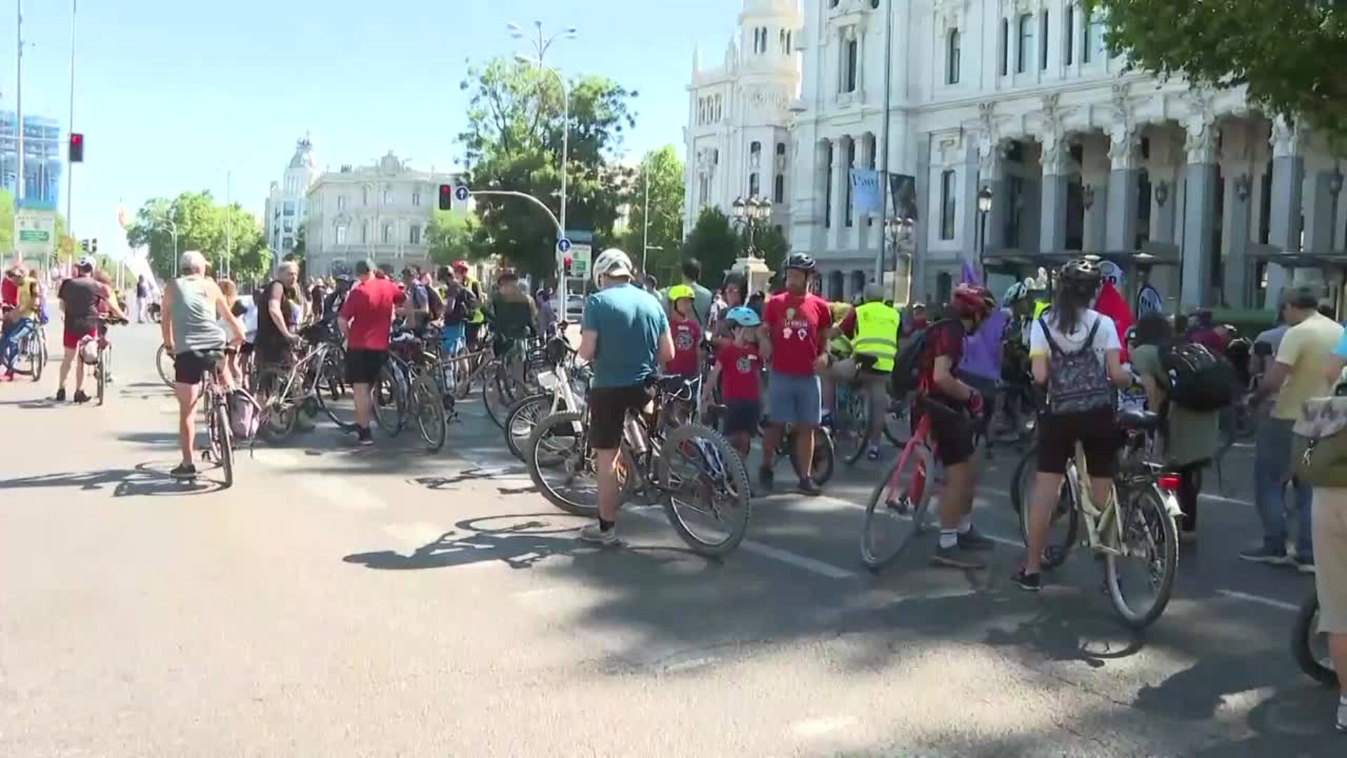 Cinco marchas ciclistas recorren Madrid destacando los beneficios de la bicicleta