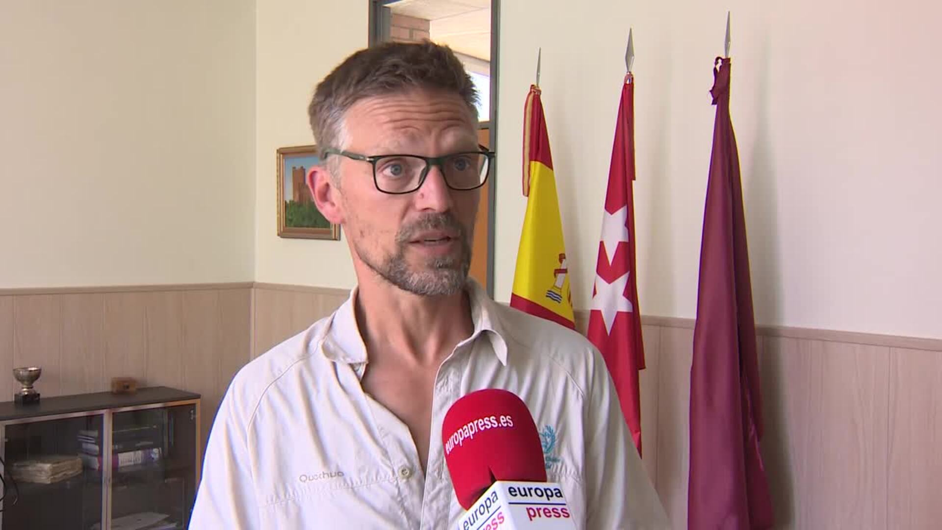 Alcalde de Batres apunta que el fuerte aire propagó el incencio