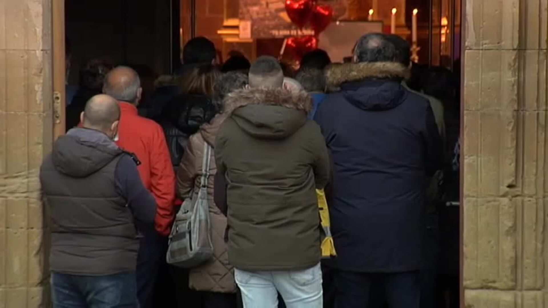 Lardero despide al pequeño Alex en un funeral multitudinario