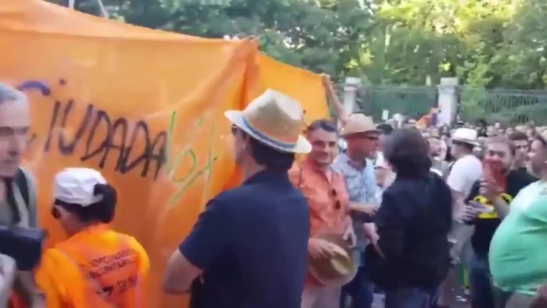 Manifestantes en el Orgullo abuchean a dirigentes de Ciudadanos