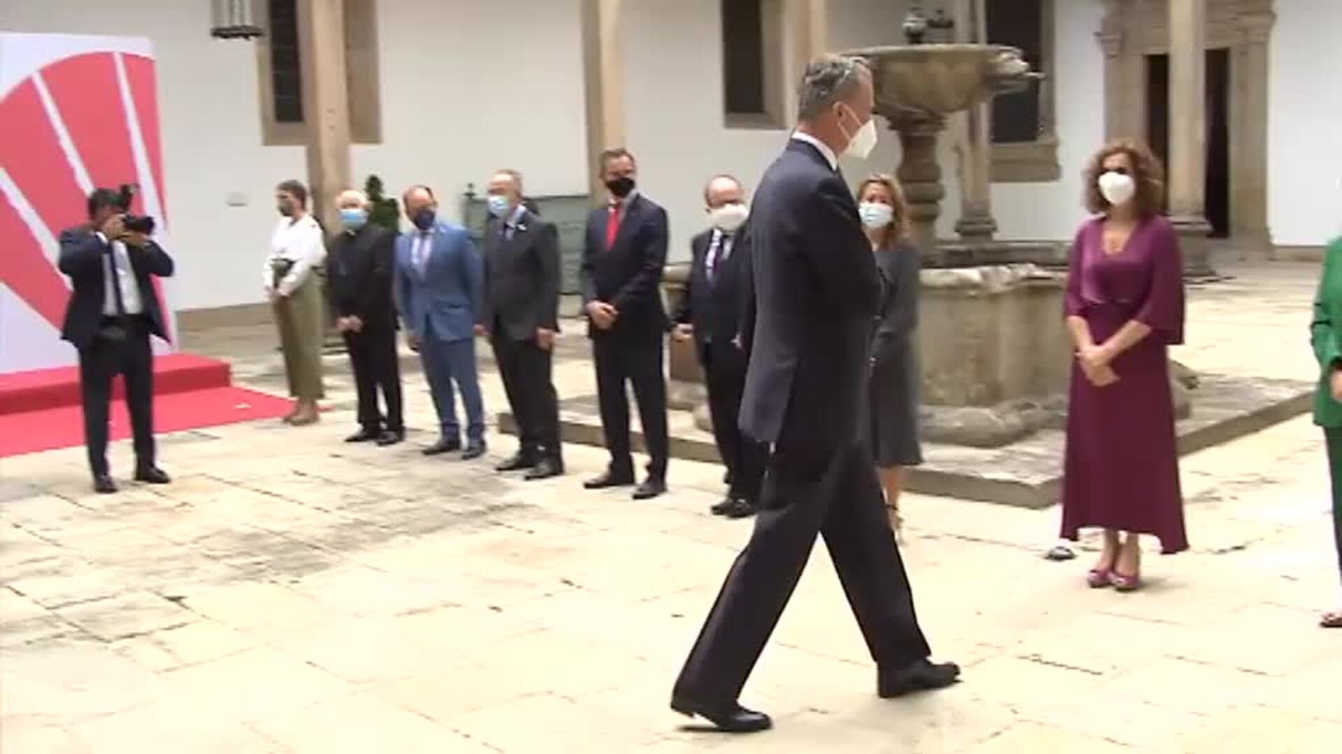 Felipe VI, Pedro Sánchez y Feijóo entregan las medallas de oro de Galicia 2021 los sanitarios