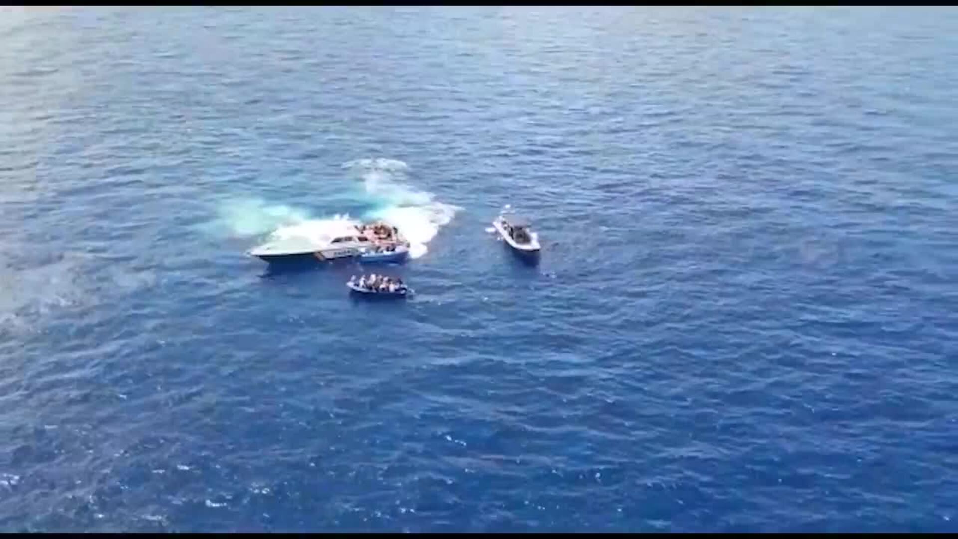 Rescatados 32 migrantes en dos embarcaciones tipo patera en aguas de Cabrera