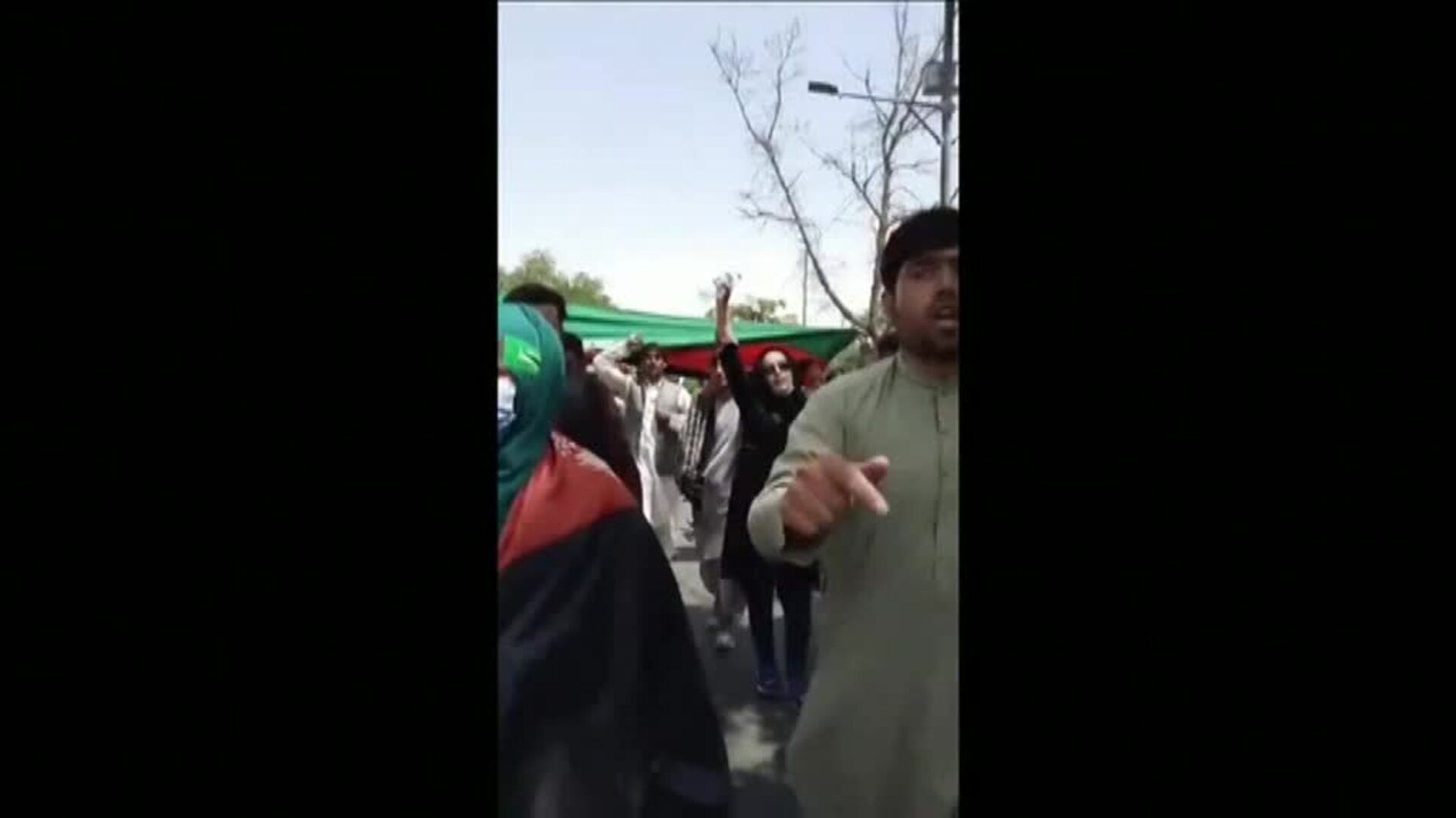 Cientos de personas acuden a las protestas de Kabul a pesar de las duras represalias de los talibanes