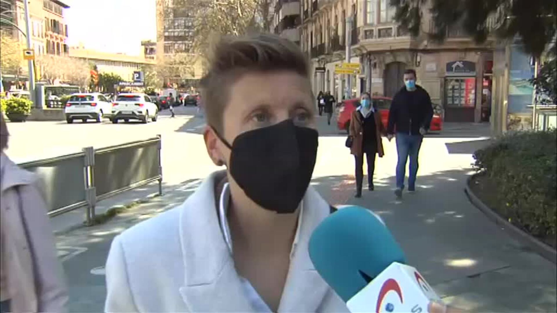 España se estanca en una meseta de contagios, temiendo la llegada de la cuarta ola