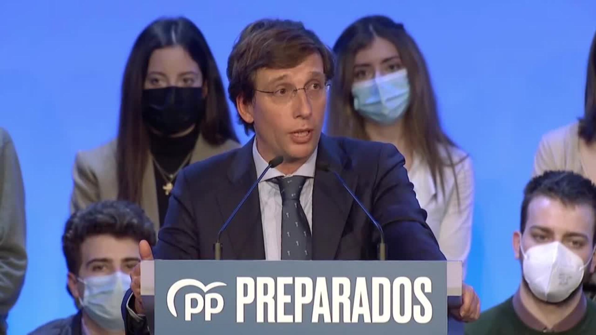 Almeida agradece a Feijóo llenar de ilusión el PP