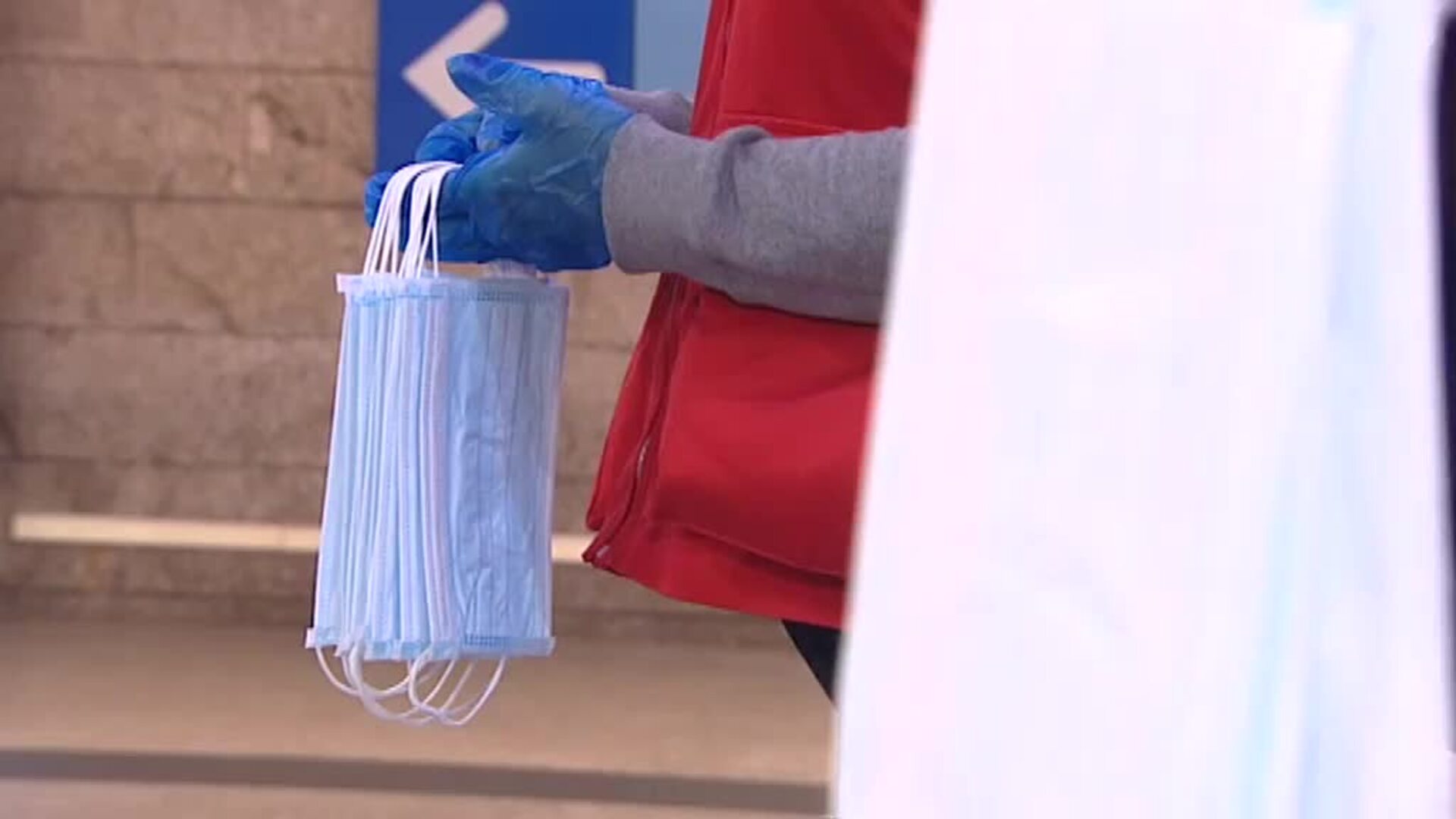 Reparto de diez millones de mascarillas en medios de transporte y polígonos industriales