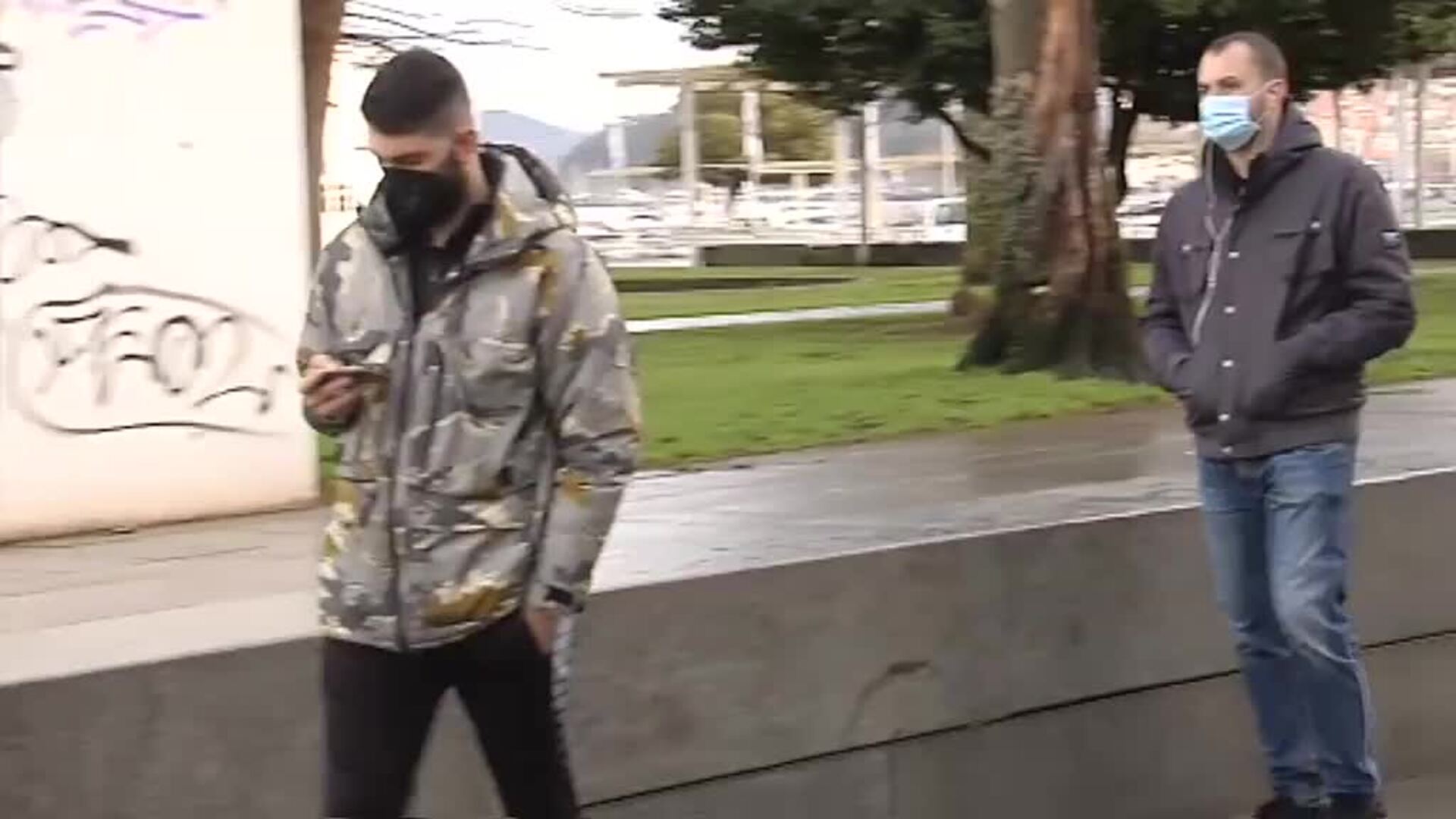 Colas interminables en farmacias y test agotados en unas Navidades pandémicas