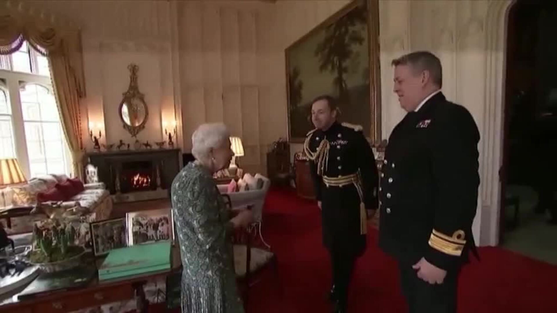 La Reina Isabel II cancela sus compromisos virtuales por los síntomas del covid