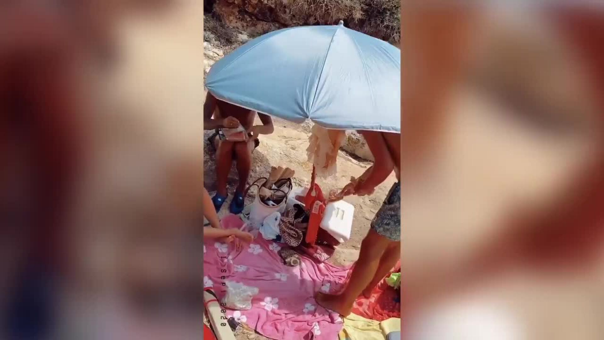 Tamara Gorro disfruta de un día en la playa con su familia