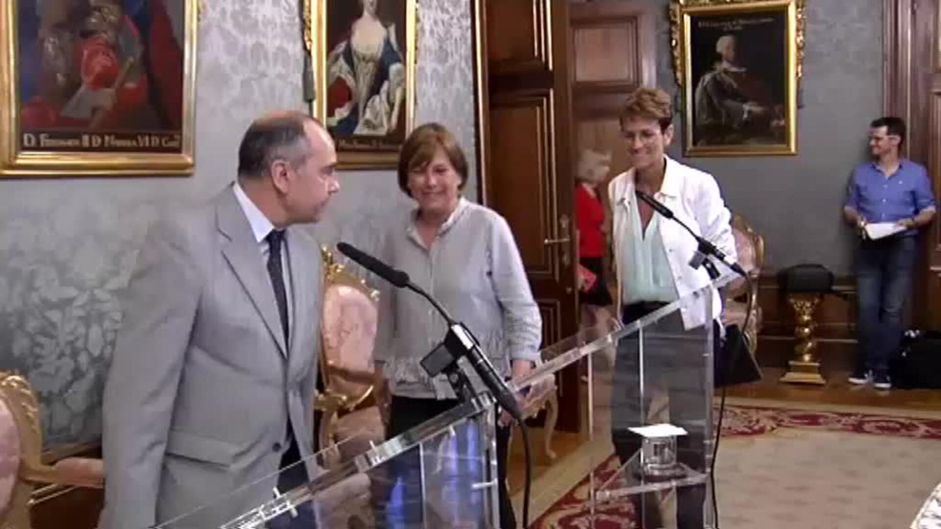 Chivite agradece a Barkos su &quot;colaboración plena&quot; en el cambio de Gobierno de Navarra