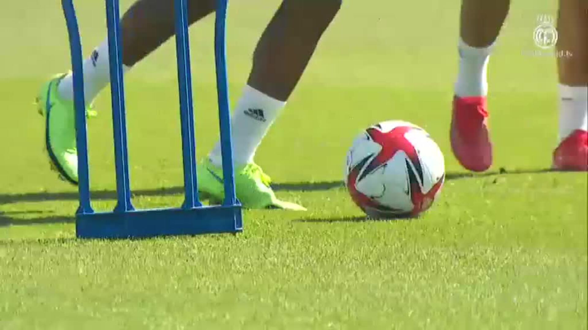 Sesión física del Real Madrid con Mariano y Rodrygo en el grupo