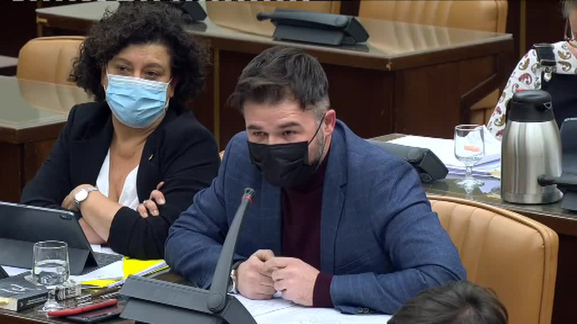 Rufián a Pérez de los Cobos: &quot;No me vacile, no está en un cuartel&quot;