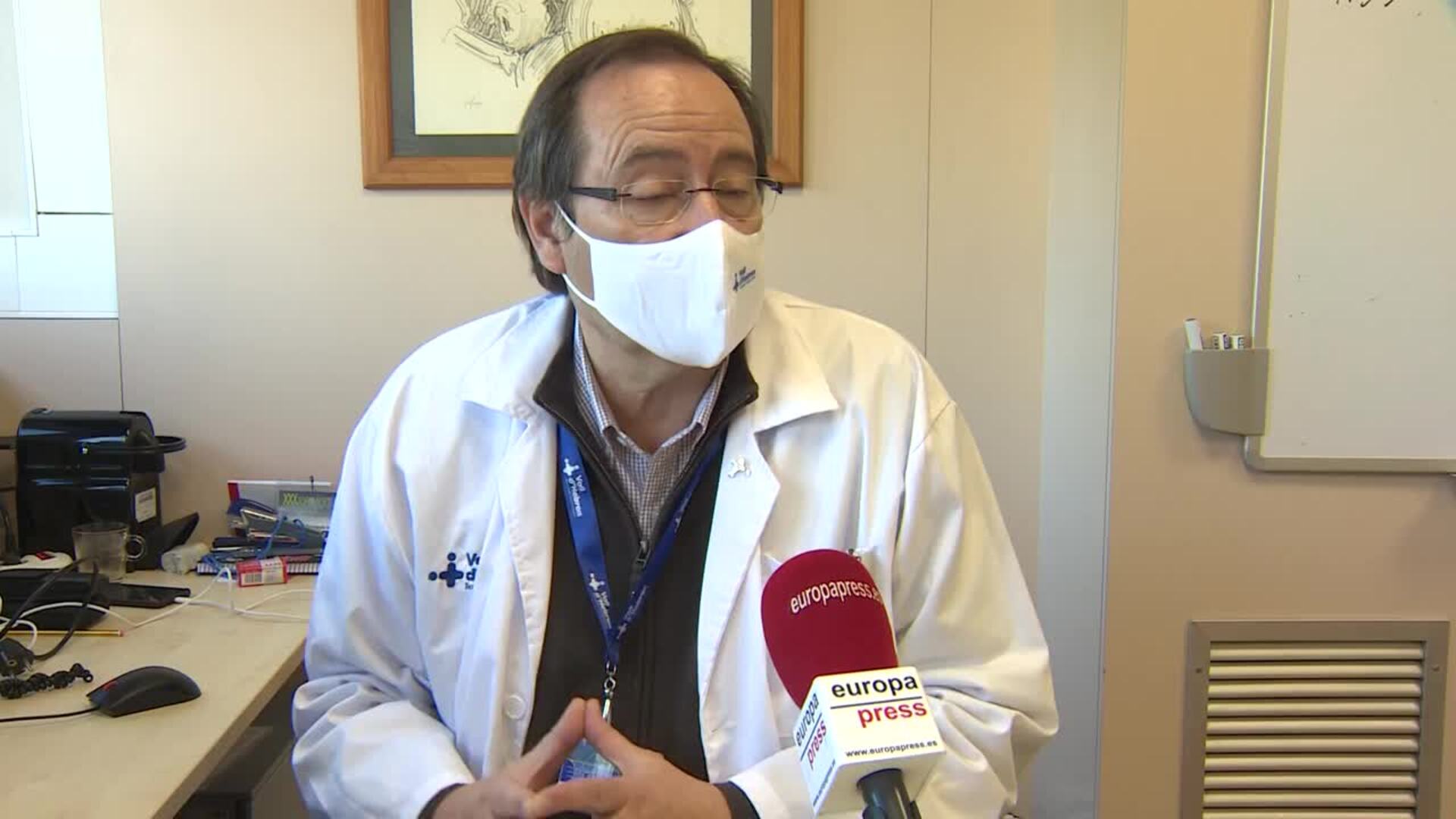 Los síntomas de la variante ómicron pueden ser &quot;más leves&quot;, según un experto