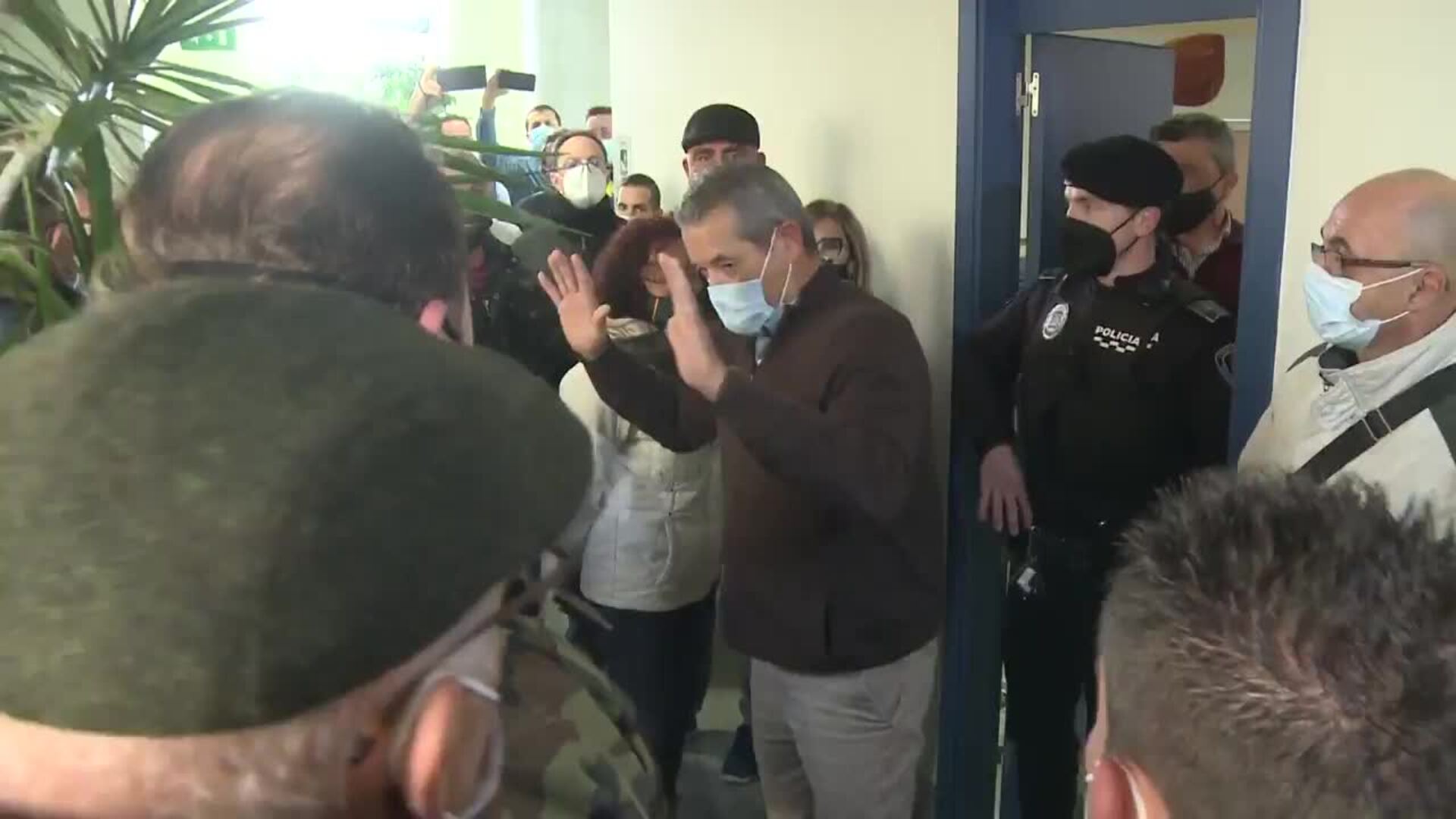 Suspenden el pleno de Lorca tras la irrupción de una treintena de ganaderos