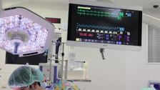 El Hospital de Bellvitge (Barcelona) extirpa un cáncer de páncreas inoperable con una técnica pionera