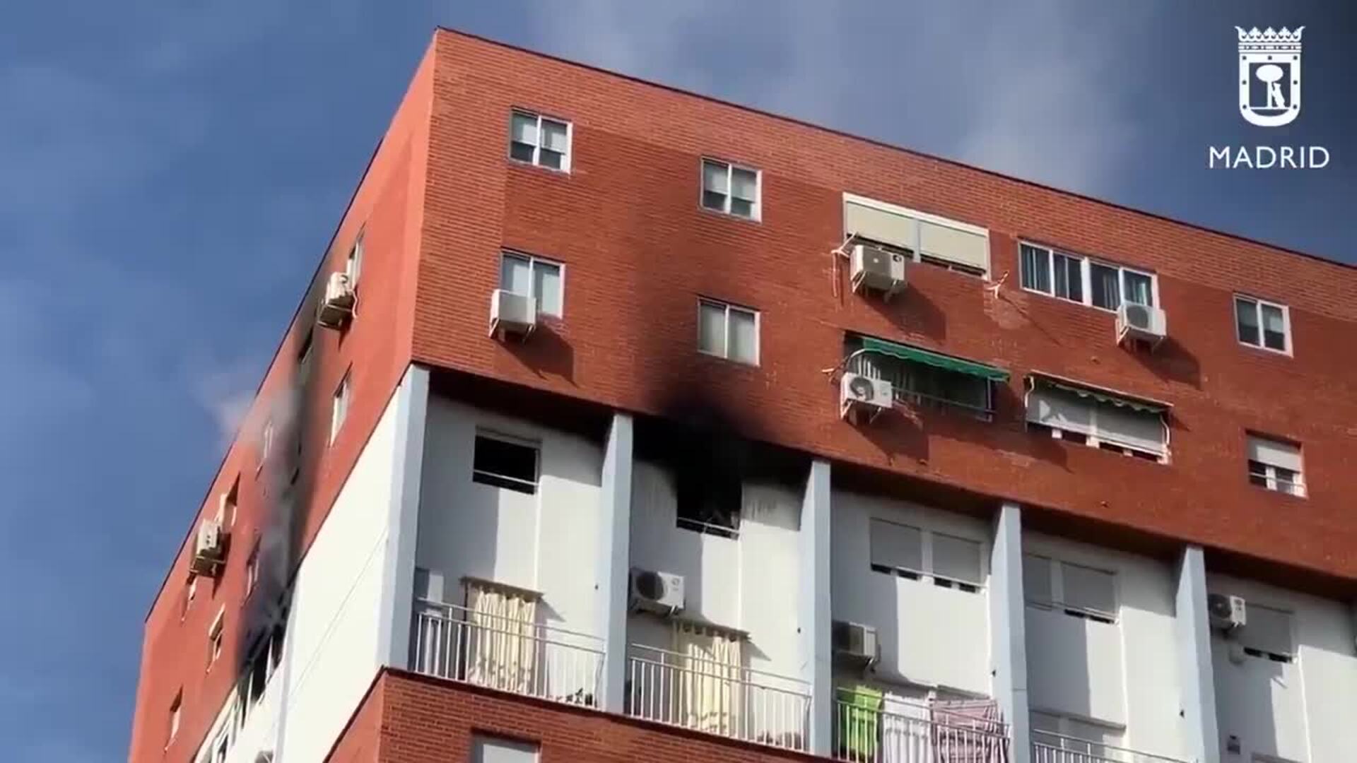 Un incendio en Puente de Vallecas deja una intoxicada de gravedad