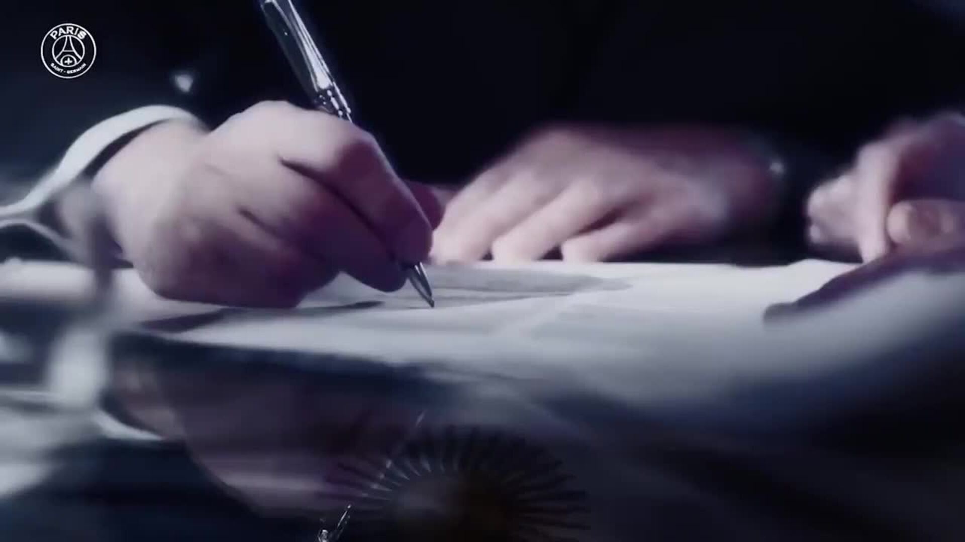 Acaba una era en el Barça: El PSG confirma la llegada de Messi