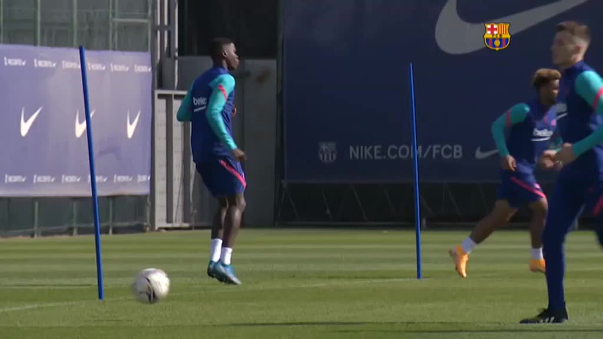 El Barça se entrena con el regreso de Dest, Riqui Puig y Mingueza