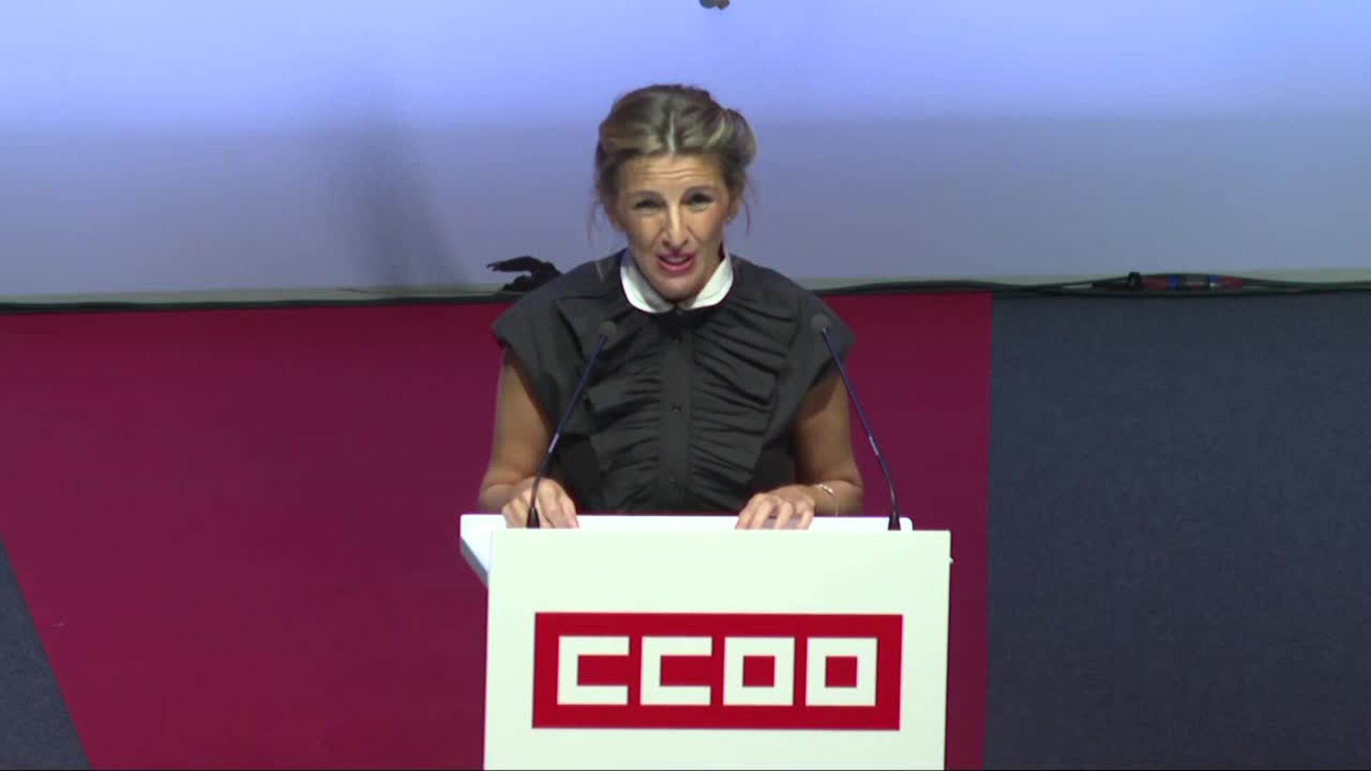 Díaz reafirma ante CCOO su compromiso de derogar la reforma laboral del PP