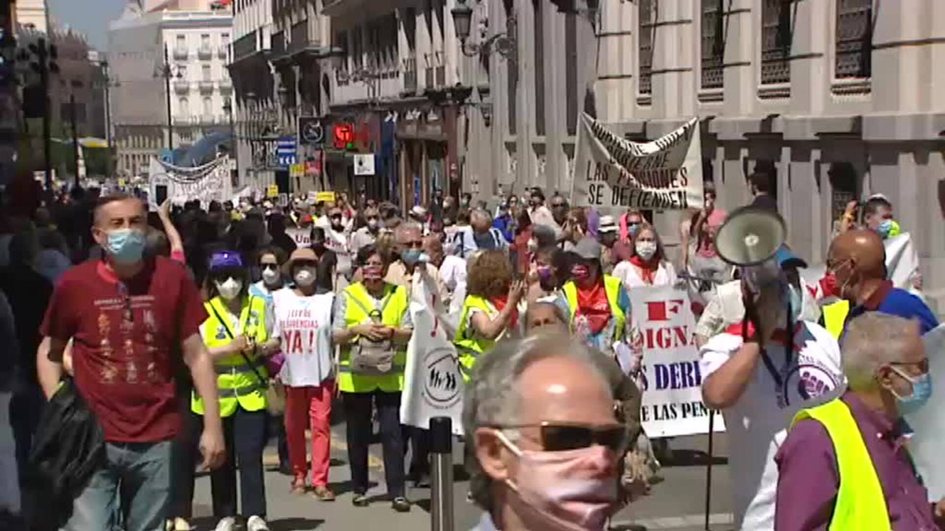 Miles de personas toman las calles para exigir pensiones dignas