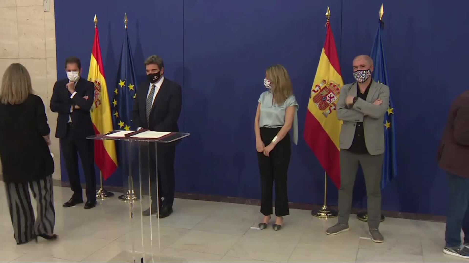 Gobierno, sindicatos y patronal firman la prórroga de los ERTE