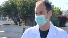 Sanidad advierte de que hay seis comunidades al límite de su capacidad de camas de UCI pero no dice cuáles son