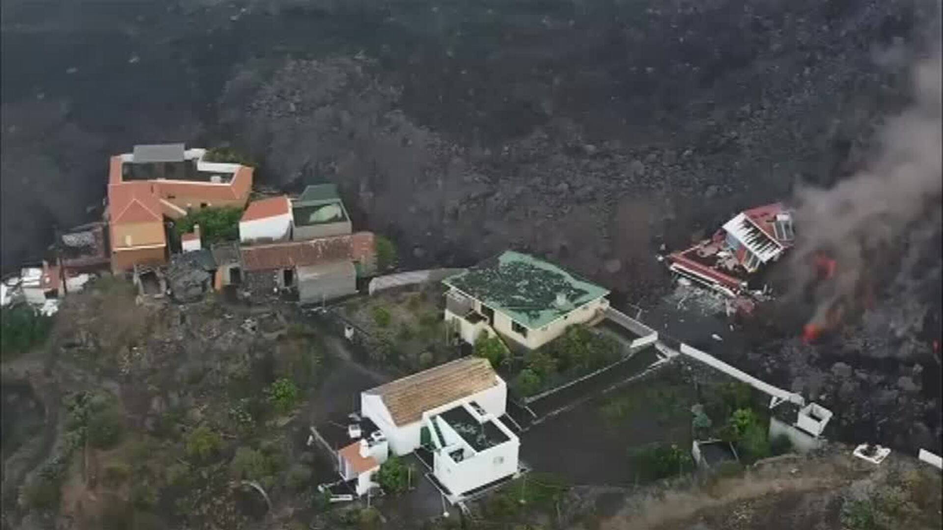 La fuerza de la solidaridad recupera un pedazo de Todoque en La Palma