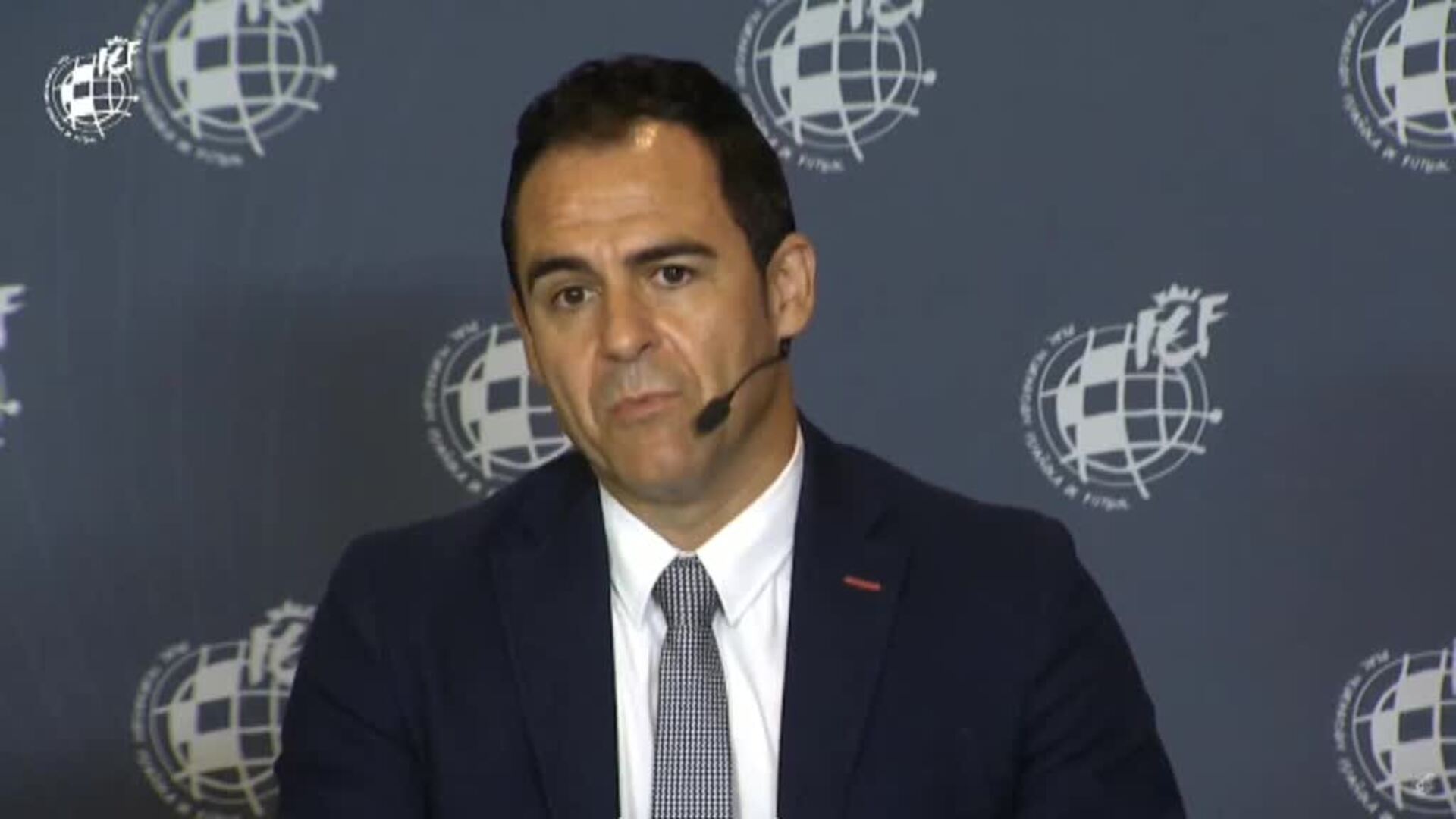 Velasco Carballo sobre las críticas: &quot;No toleramos el que se falte el respeto a los árbitros&quot;