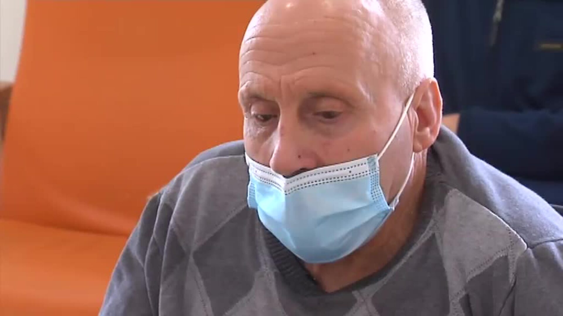 Desaparece la mascarilla en exteriores, resurge la distancia de seguridad