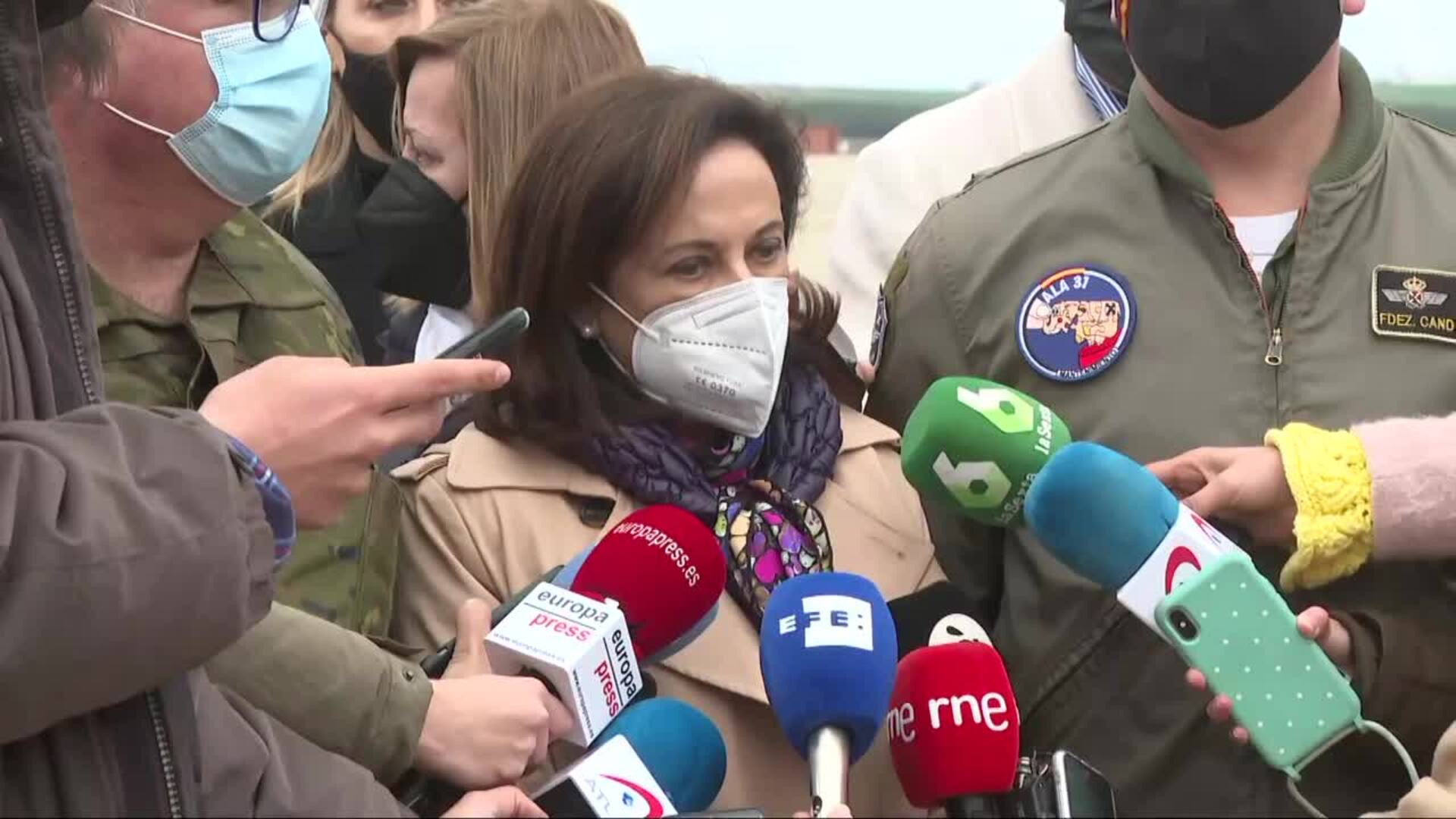 Robles anuncia que España enviará 20.000 kilos de material a Ucrania