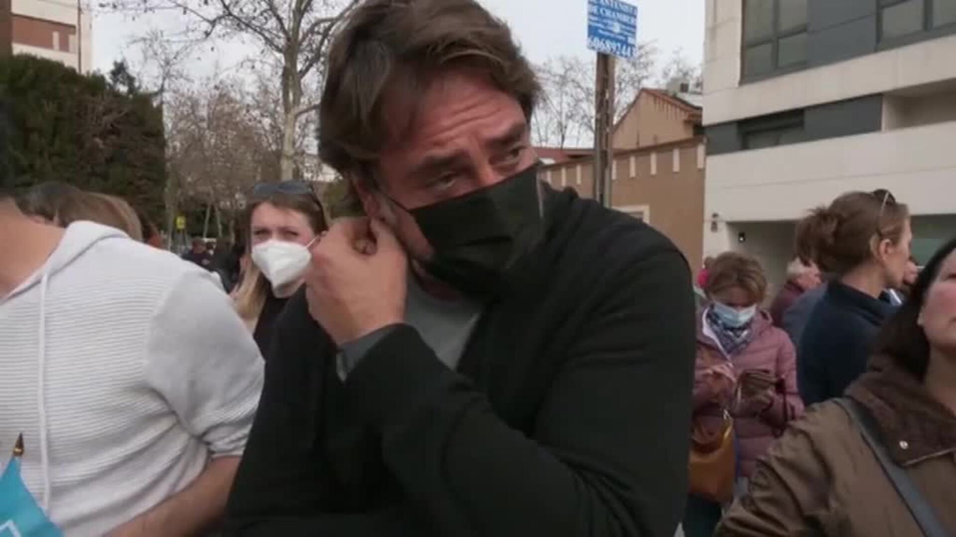 Javier Bardem protesta ante la embajada rusa en Madrid por la ofensiva militar en Ucrania