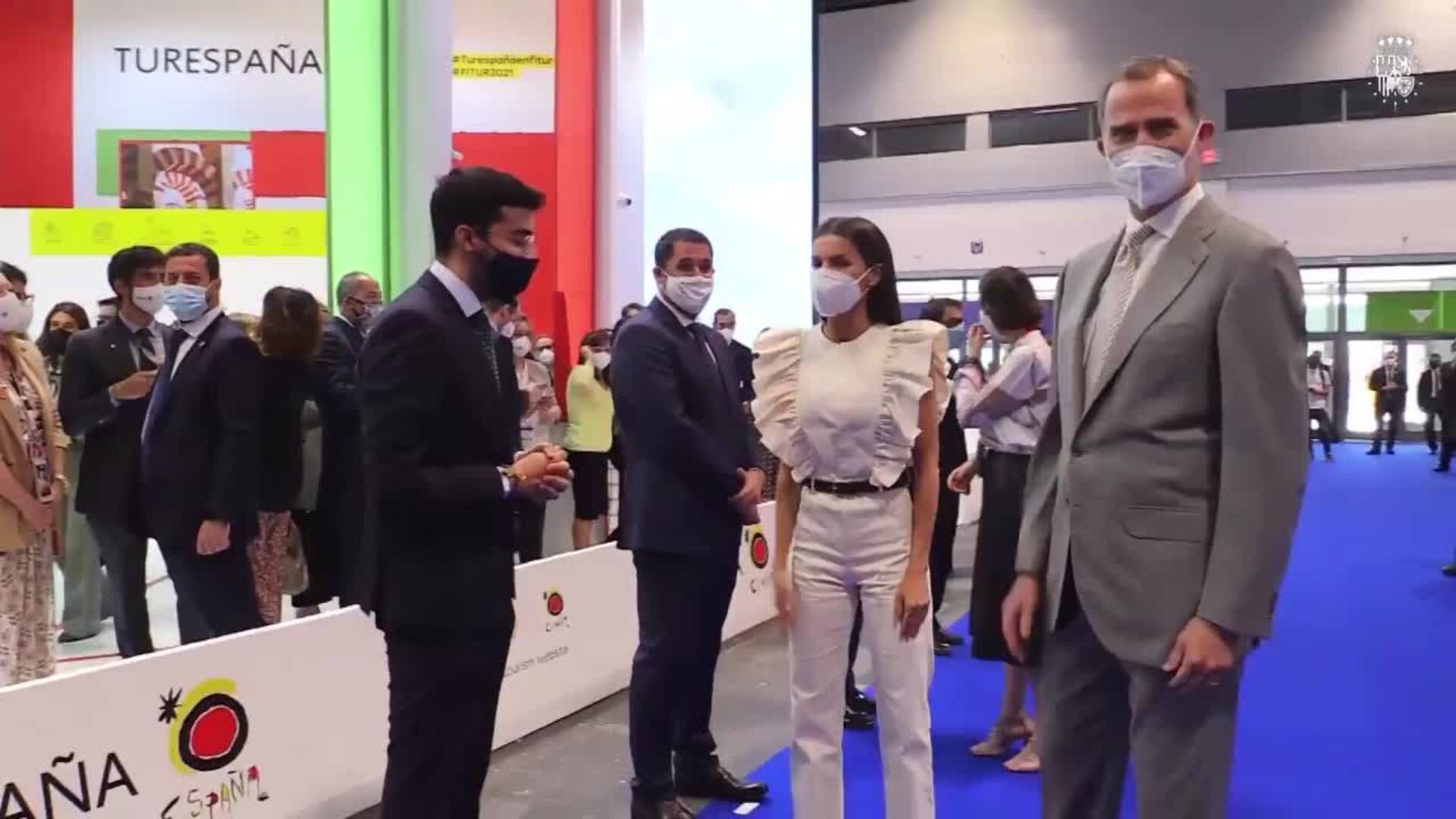 La Reina Letizia impresiona con un espectacular look en Fitur