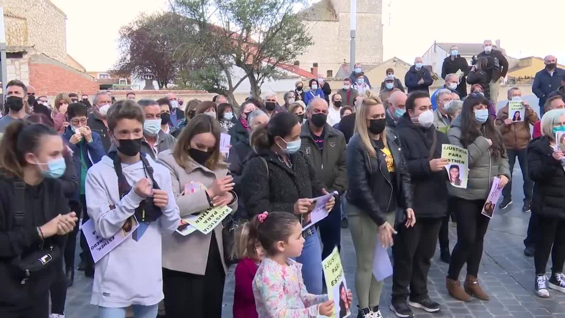 Traspinedo (Valladolid) recuerda con un minuto de aplausos a Esther López