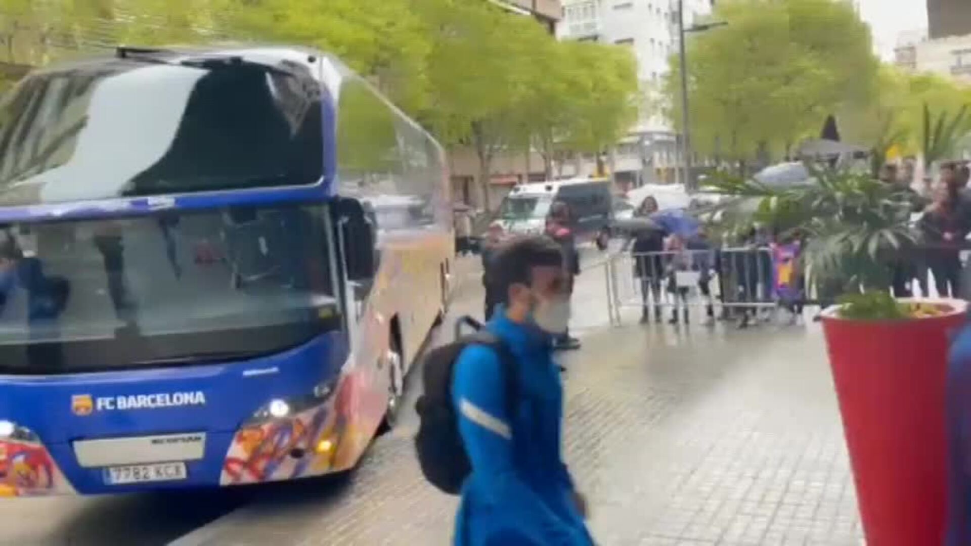 El Barça llega a su hotel de concentración antes del partido contra el Sevilla