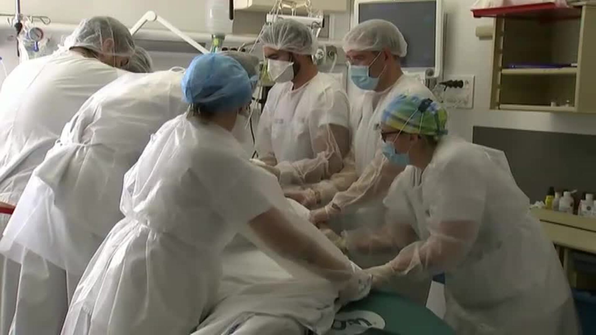 Empiezan a saturarse las UCI en Francia