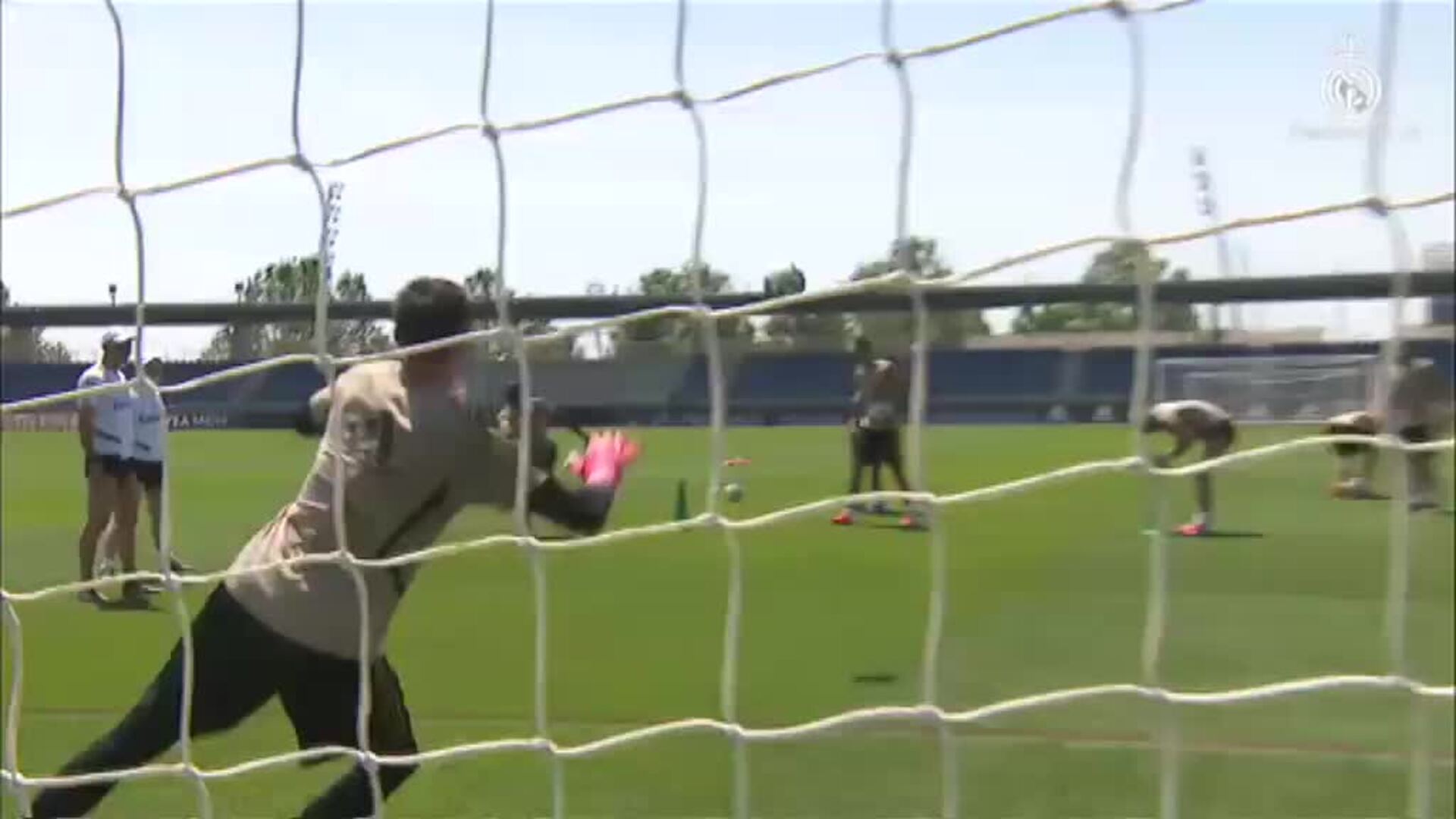 Zidane dirige una exigente sesión física para poner a punto la maquinaria blanca