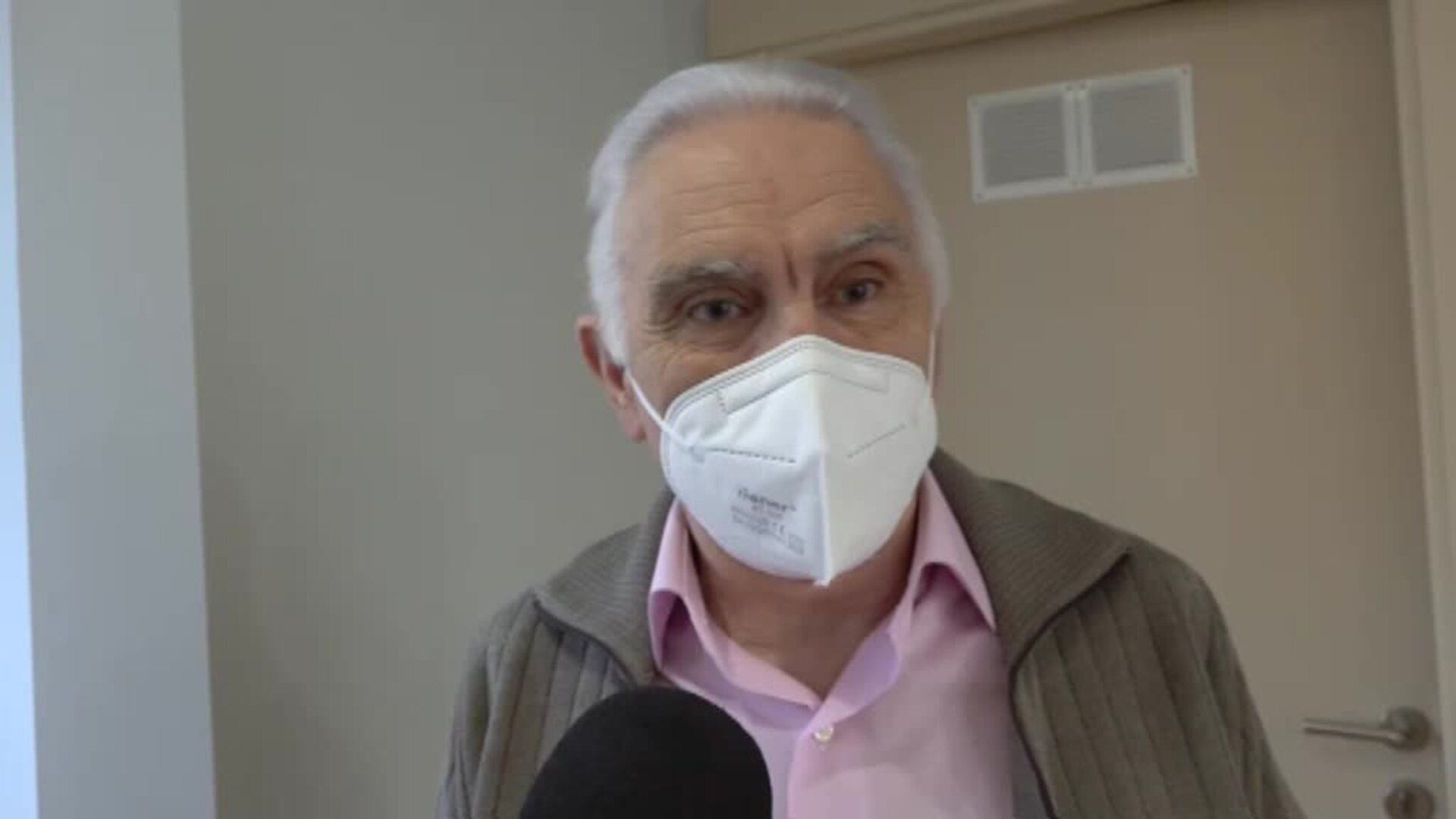 Araceli y otros mayores de residencias reciben la segunda dosis de la vacuna